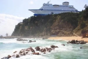 A cruise ship so big it seems to be sailing on Earth