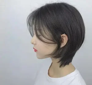 10 Youthful Haircuts, Chin length layer